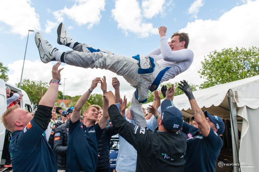 Lasse Sørensen får lufttur efter sejr i finalen
(Foto: Stefan Mehl-Ludvigsen)